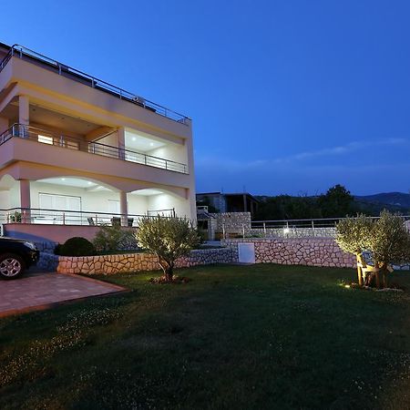 Apartments Villa Residenca Novi Vinodolski Rum bild