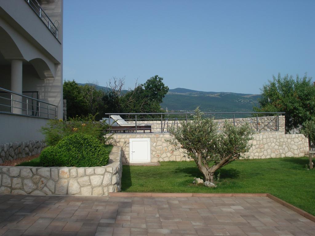 Apartments Villa Residenca Novi Vinodolski Rum bild