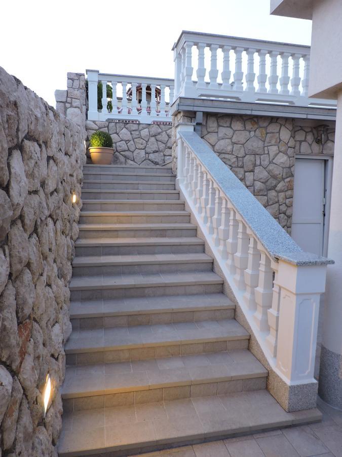 Apartments Villa Residenca Novi Vinodolski Exteriör bild