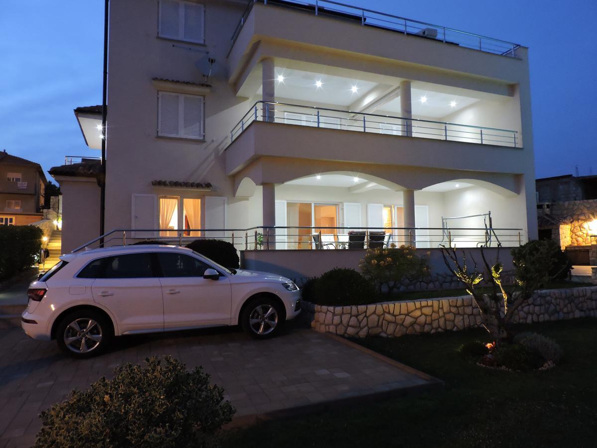 Apartments Villa Residenca Novi Vinodolski Exteriör bild